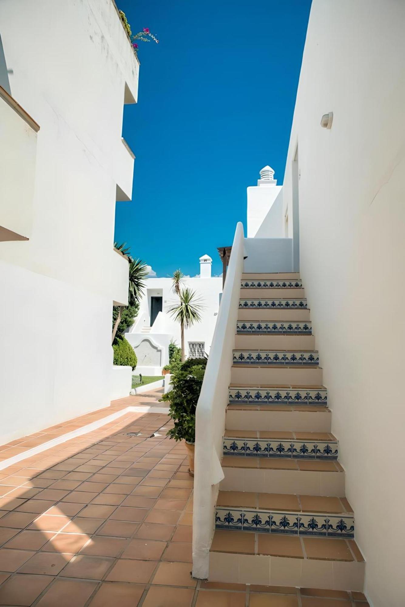 Gorgeous 2Br Apt. W/ Mountain View Puerto Banus Marbella Exterior photo