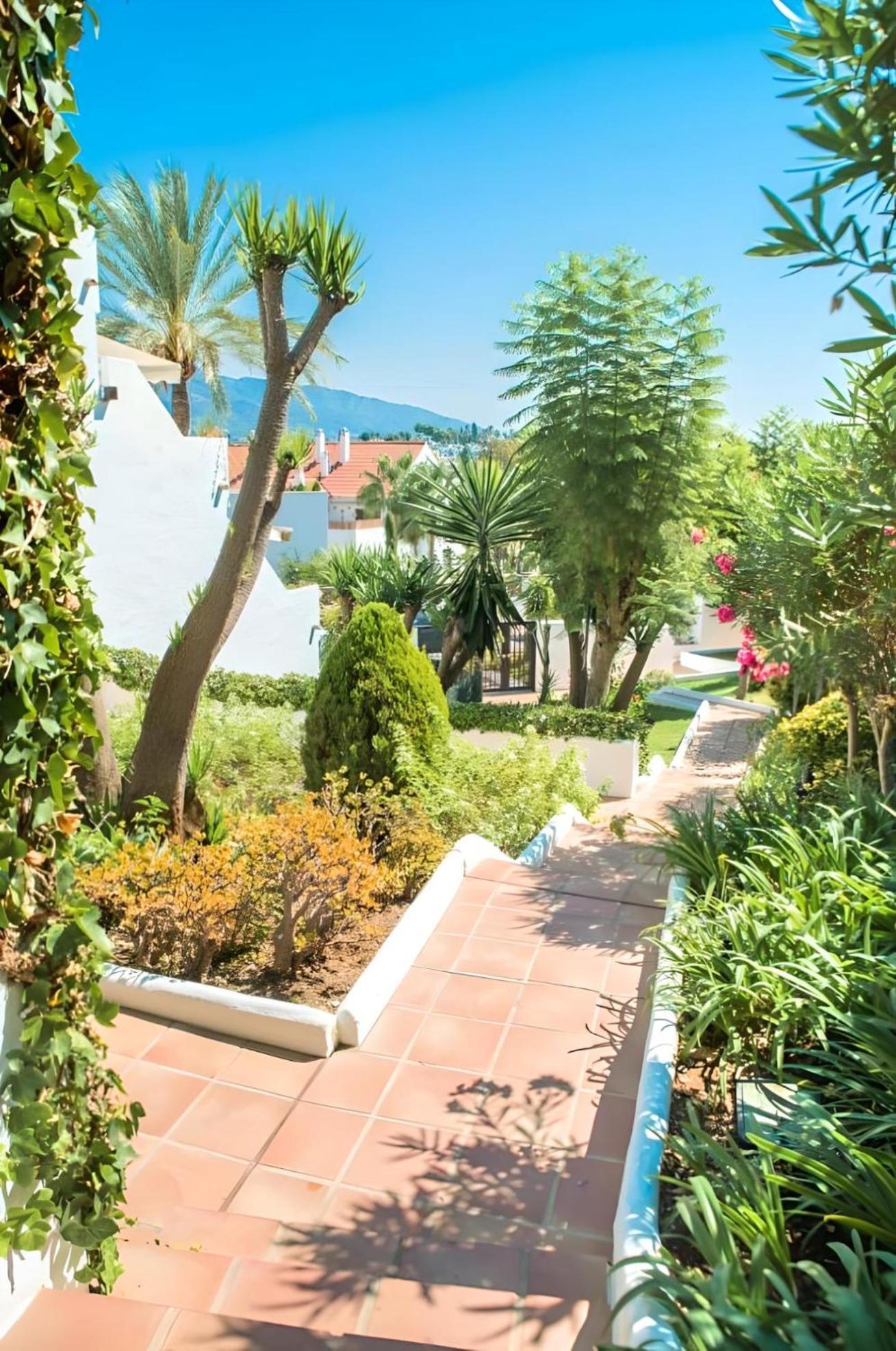 Gorgeous 2Br Apt. W/ Mountain View Puerto Banus Marbella Exterior photo